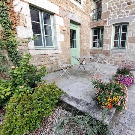 Le Cheval Blanc בית הארחה